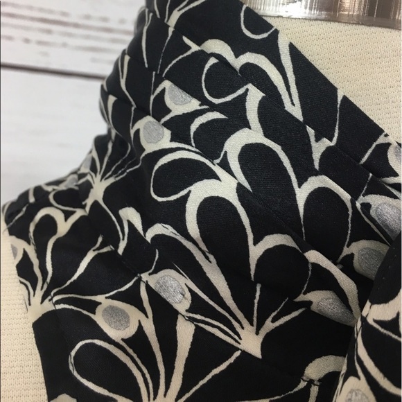 ❤️ Like New SILK Express Keyhole Blouse - Picture 5 of 8